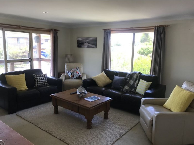 1 Callemondah Lane, Black Head NSW 2430