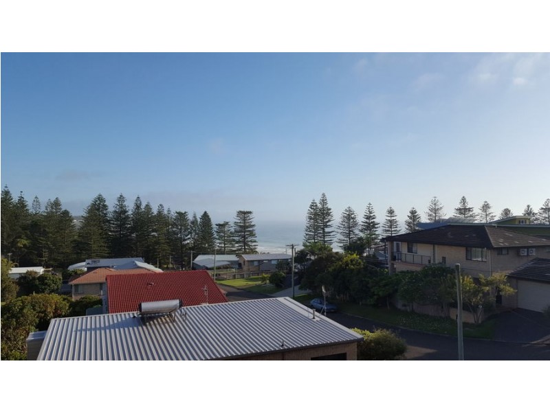 1 Callemondah Lane, Black Head NSW 2430