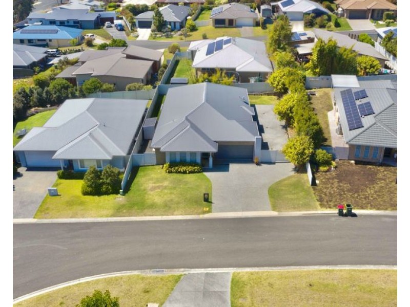 9 Hillside Terrace, Black Head NSW 2430