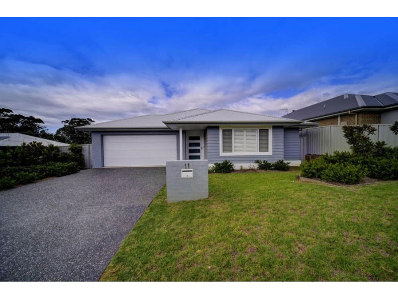 11 Hillside Terrace, Black Head NSW 2430