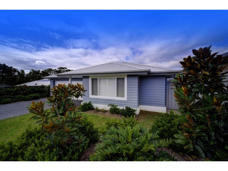 11 Hillside Terrace, Black Head NSW 2430