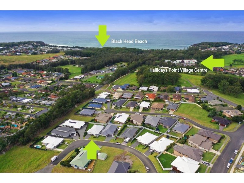 11 Hillside Terrace, Black Head NSW 2430