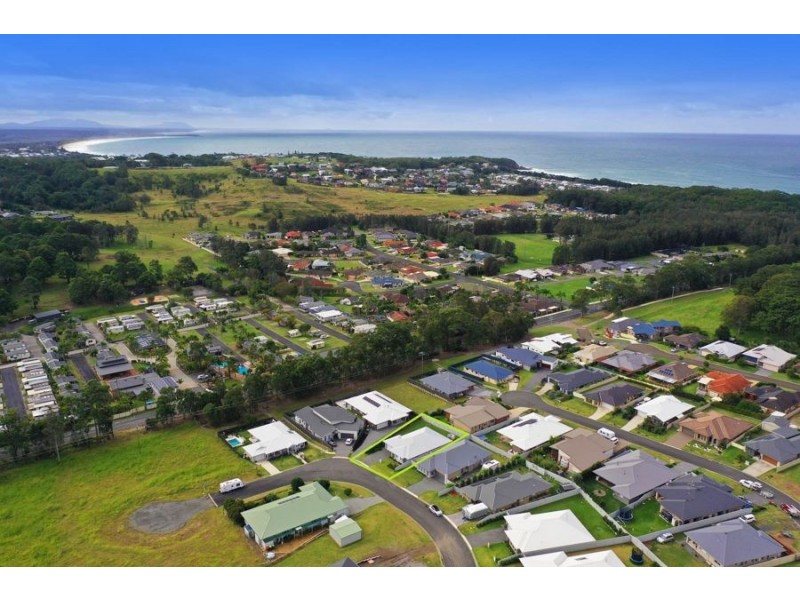 11 Hillside Terrace, Black Head NSW 2430