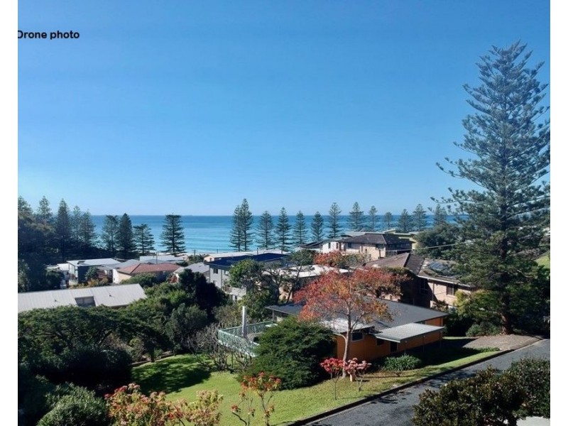 8 Callemondah Lane, Black Head NSW 2430