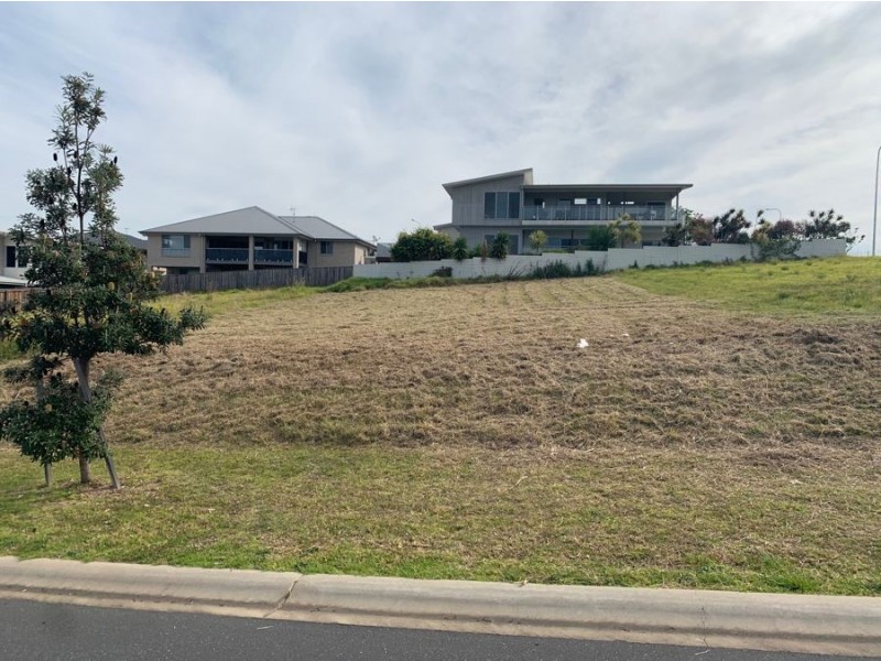 8 Noosa Crescent, Red Head NSW 2430