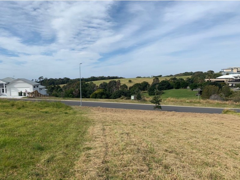 8 Noosa Crescent, Red Head NSW 2430