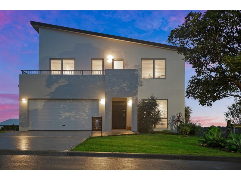 2 Lake View Way, Hallidays Point NSW 2430