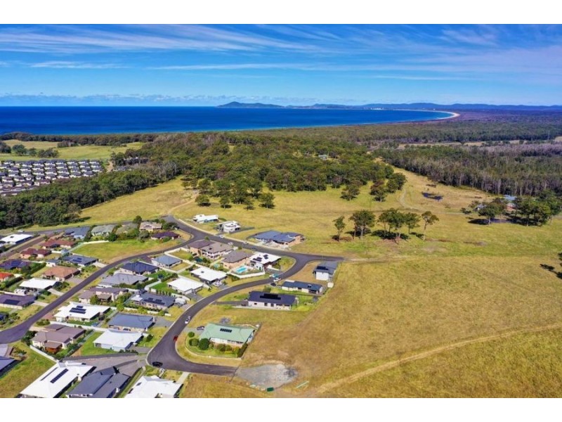 10 Hillside Terrace, Black Head NSW 2430