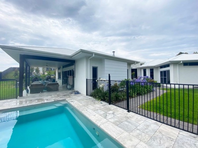 2 Avoca Court, Red Head NSW 2430