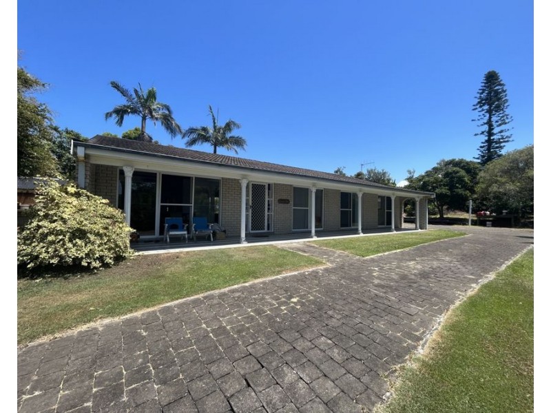 10 High Street, Black Head NSW 2430