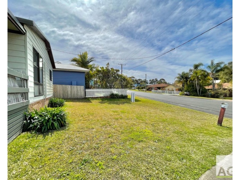 12 Saltwater Crescent, Diamond Beach NSW 2430