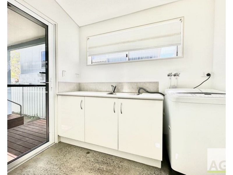 1 Bloodwood Pl, Black Head NSW 2430