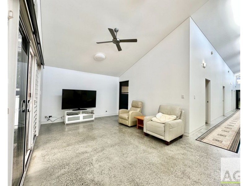 1 Bloodwood Pl, Black Head NSW 2430