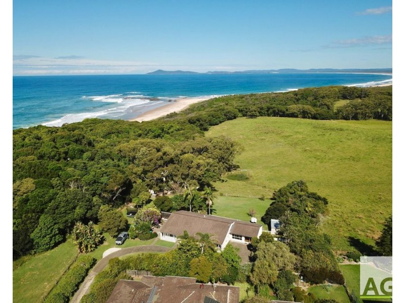 10 High Street, Black Head NSW 2430