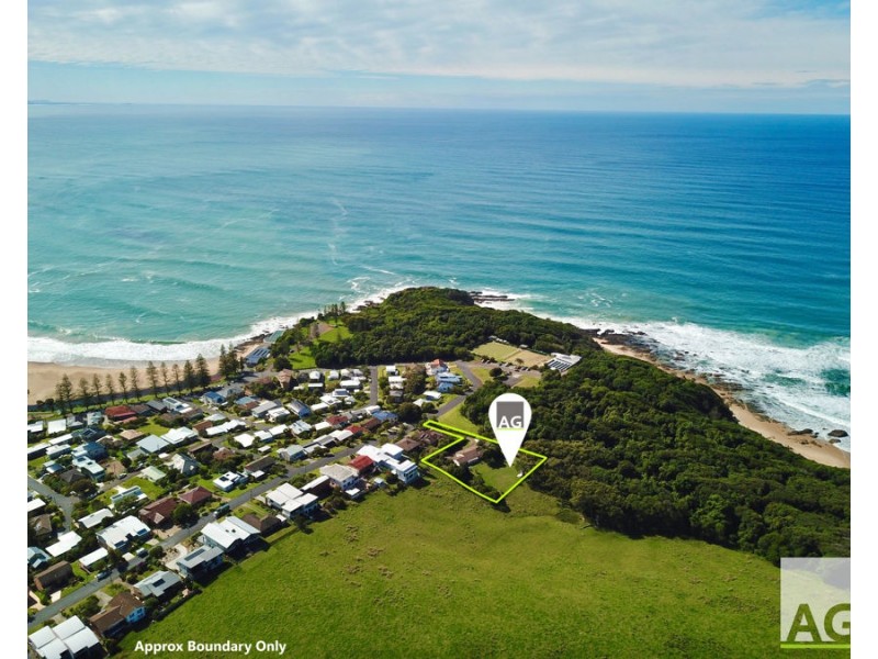 10 High Street, Black Head NSW 2430