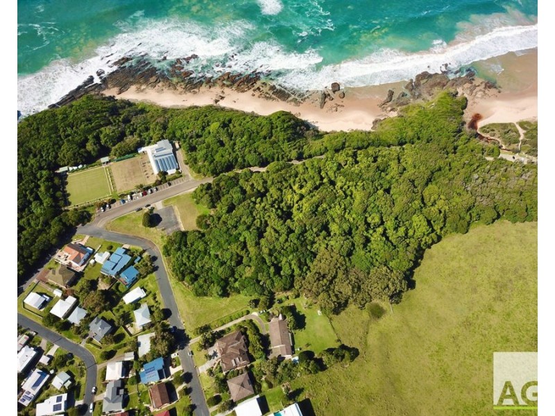 10 High Street, Black Head NSW 2430