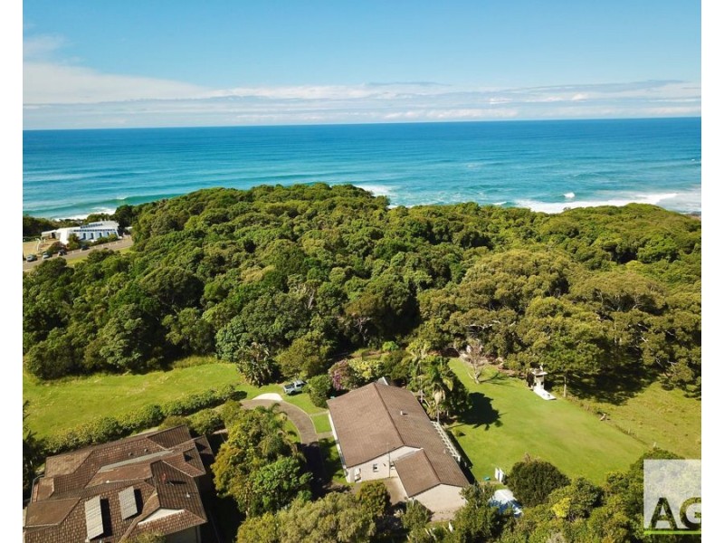 10 High Street, Black Head NSW 2430