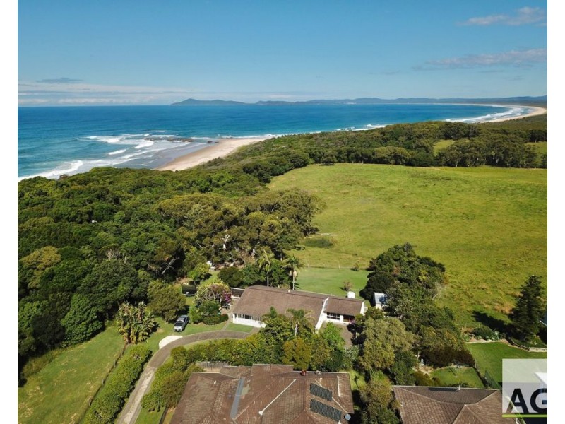 10 High Street, Black Head NSW 2430