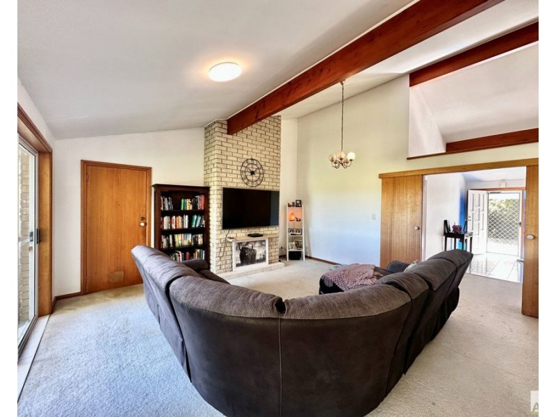 10 High Street, Black Head NSW 2430