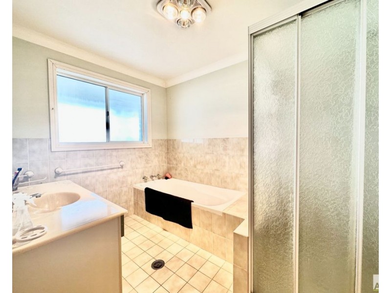 10 High Street, Black Head NSW 2430