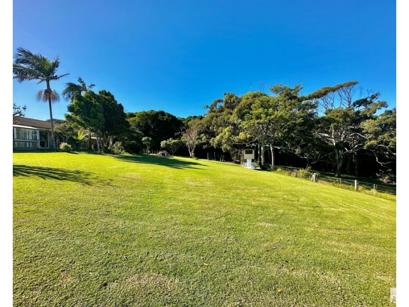 10 High Street, Black Head NSW 2430