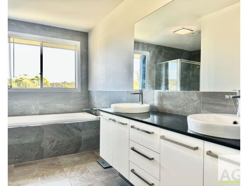 4 Torquay Circuit, Red Head NSW 2430