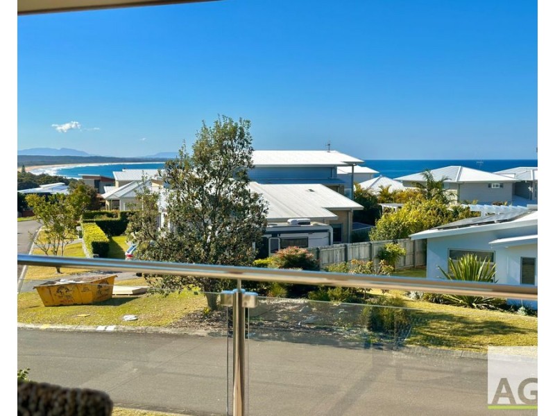 4 Torquay Circuit, Red Head NSW 2430