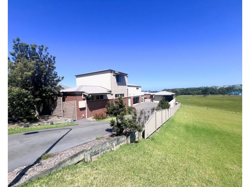 2/45 Sapphire Parade, Diamond Beach NSW 2430