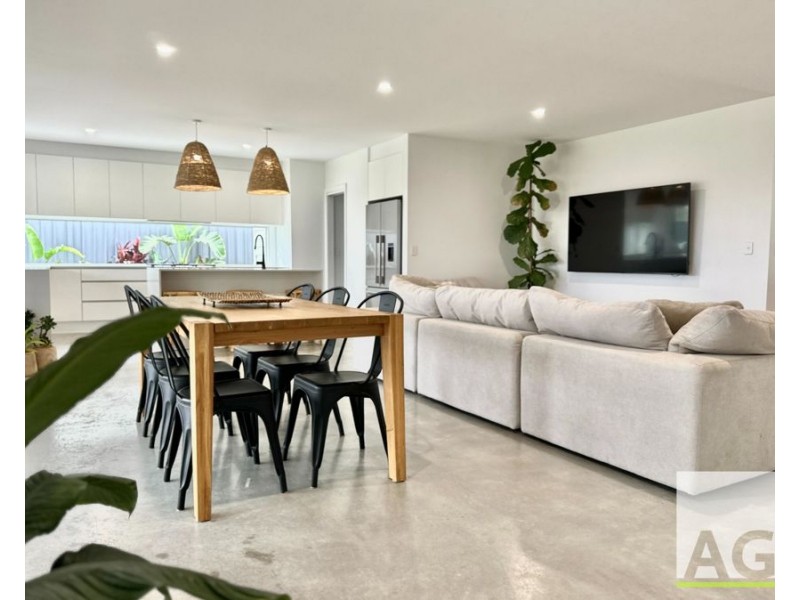 19 Greenview Drive, Black Head NSW 2430
