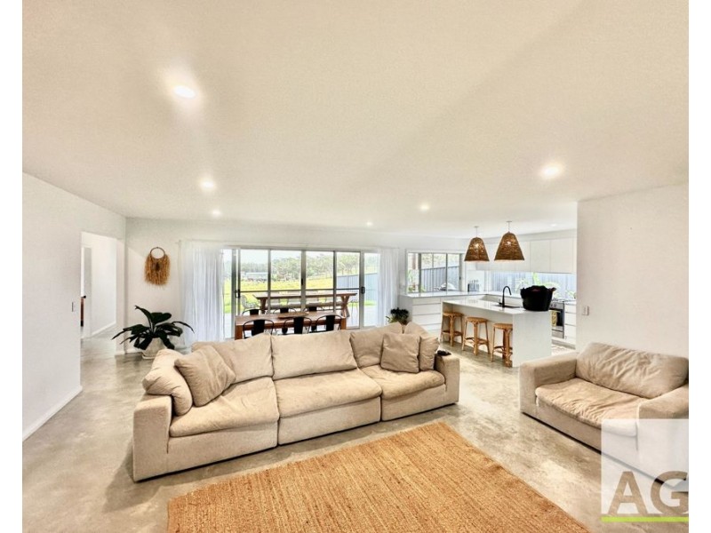 19 Greenview Drive, Black Head NSW 2430
