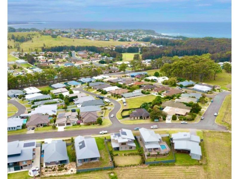 19 Greenview Drive, Black Head NSW 2430