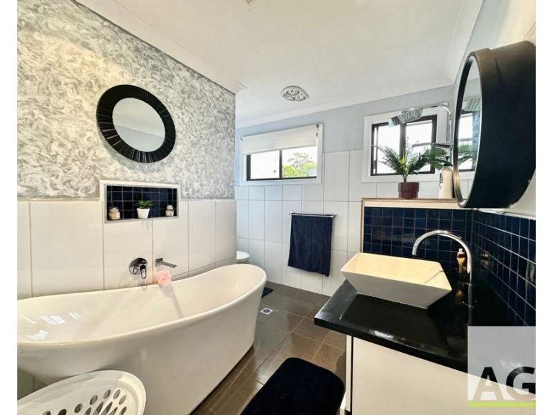 4 Saltwater Cres, Diamond Beach NSW 2430