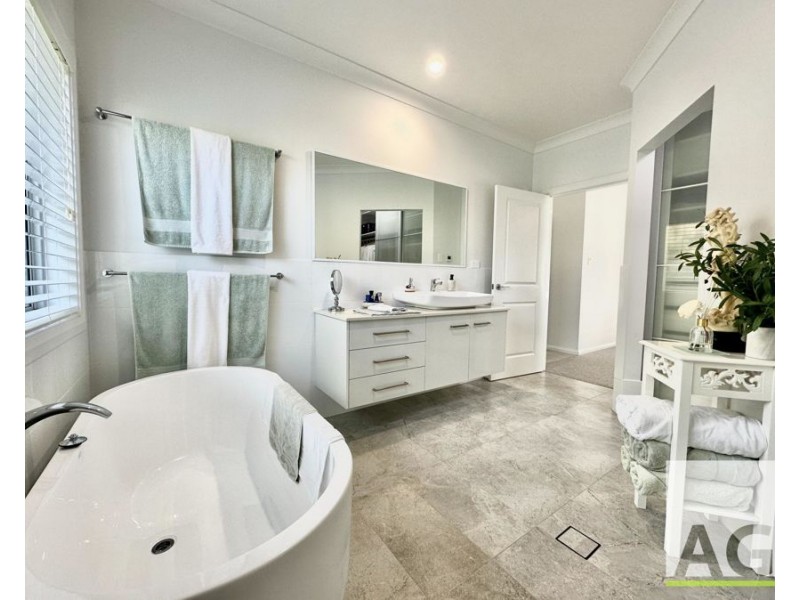 18 Noosa Crescent, Red Head NSW 2430