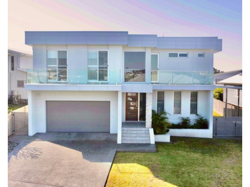 30 Emerald Drive, Diamond Beach NSW 2430