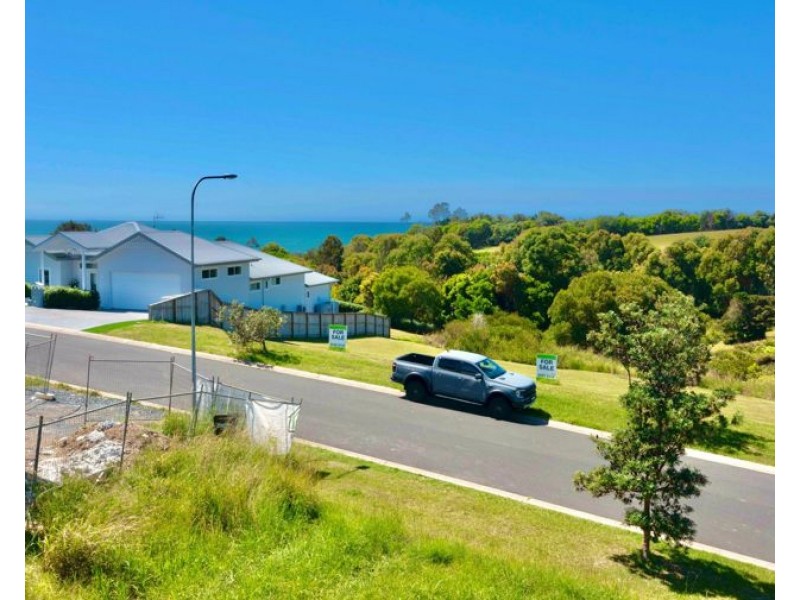 8 Noosa Crescent, Red Head NSW 2430