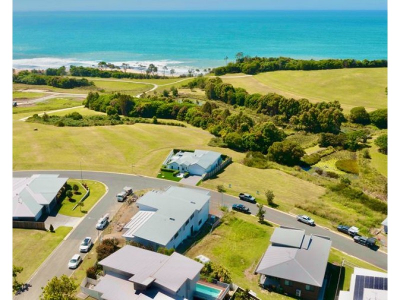 8 Noosa Crescent, Red Head NSW 2430