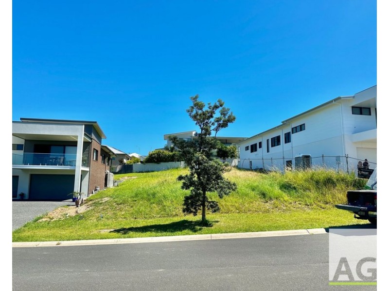8 Noosa Crescent, Red Head NSW 2430
