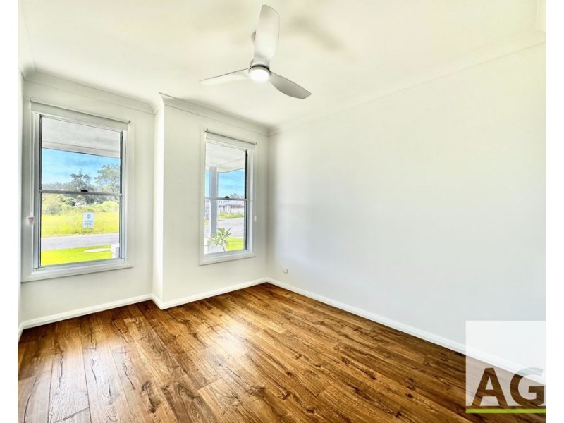 4 Seaside Place, Diamond Beach NSW 2430