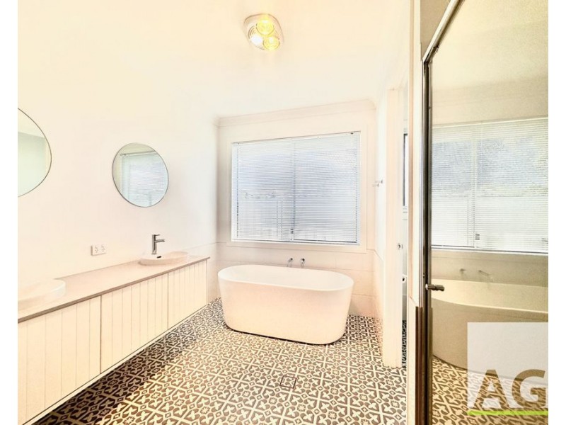 4 Seaside Place, Diamond Beach NSW 2430