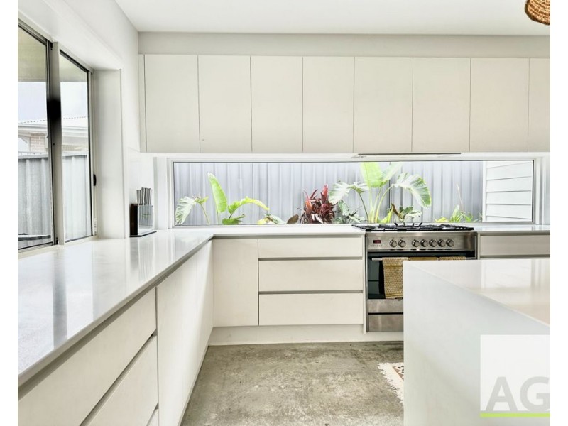 19 Greenview Drive, Black Head NSW 2430
