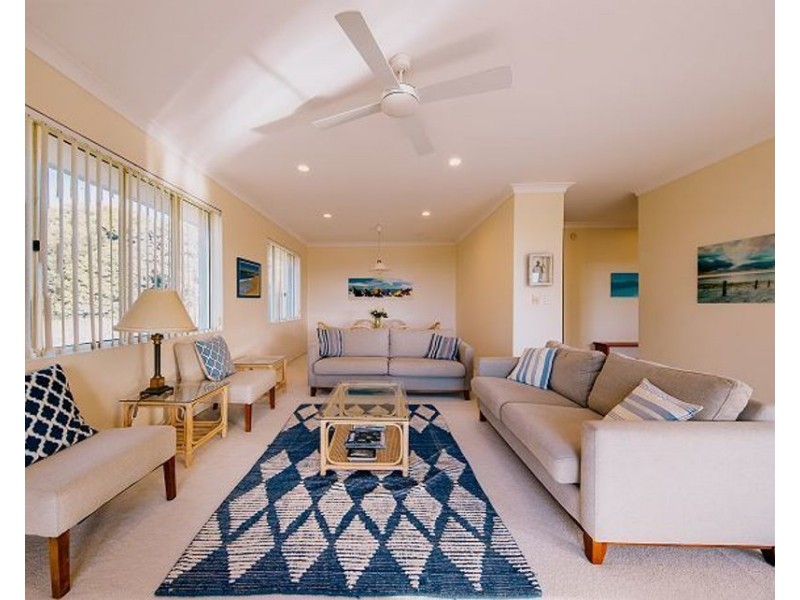 2/12 High Street, Black Head NSW 2430