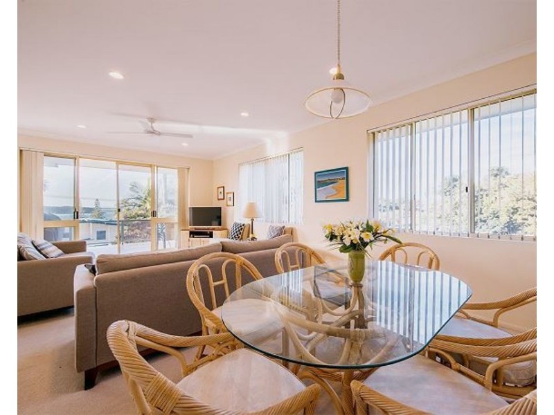 2/12 High Street, Black Head NSW 2430