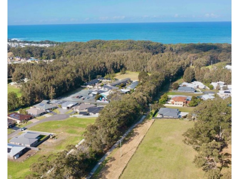 11 Laguna Court, Black Head NSW 2430