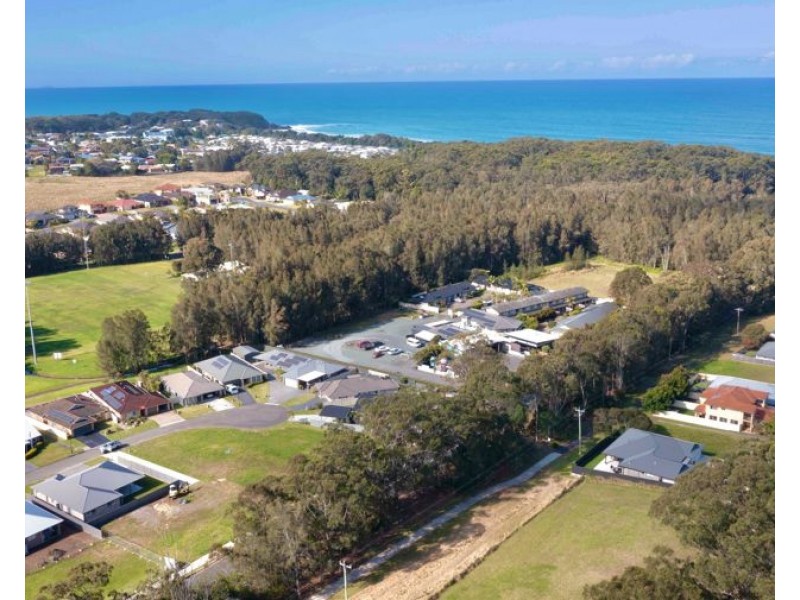 11 Laguna Court, Black Head NSW 2430