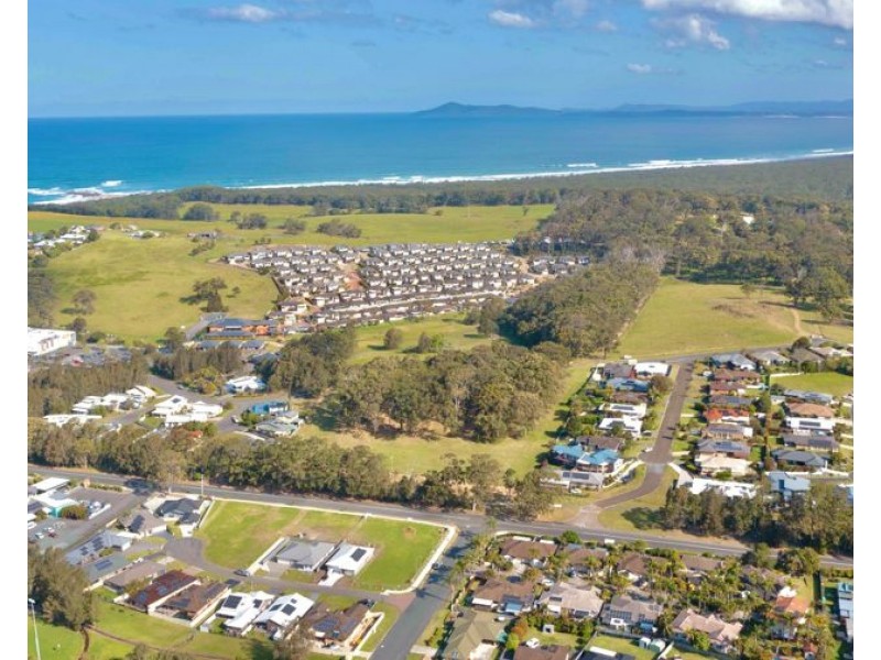11 Laguna Court, Black Head NSW 2430