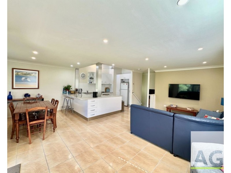 3/1 Surfview Avenue, Black Head NSW 2430