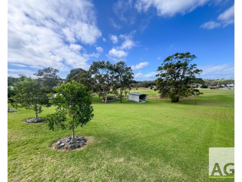 25 Headland Drive, Hallidays Point NSW 2430