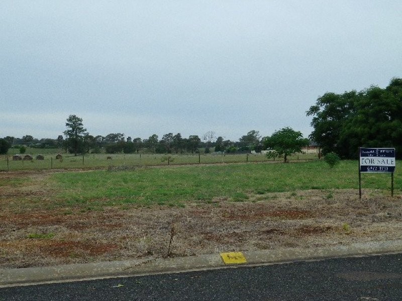 11 Joffre Street, Temora NSW 2666