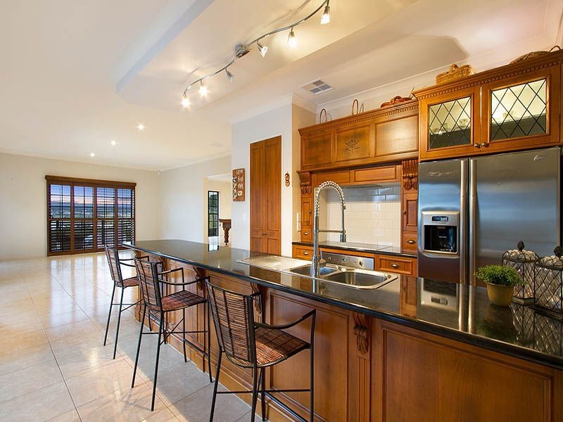 15 Kingshand Drive, Murrumba Downs QLD 4503