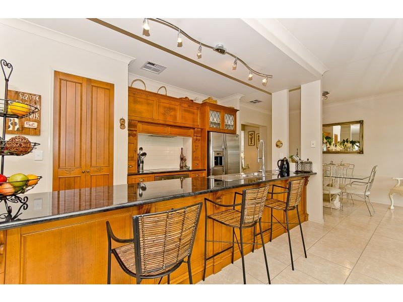 15 Kingshand Drive, Murrumba Downs QLD 4503